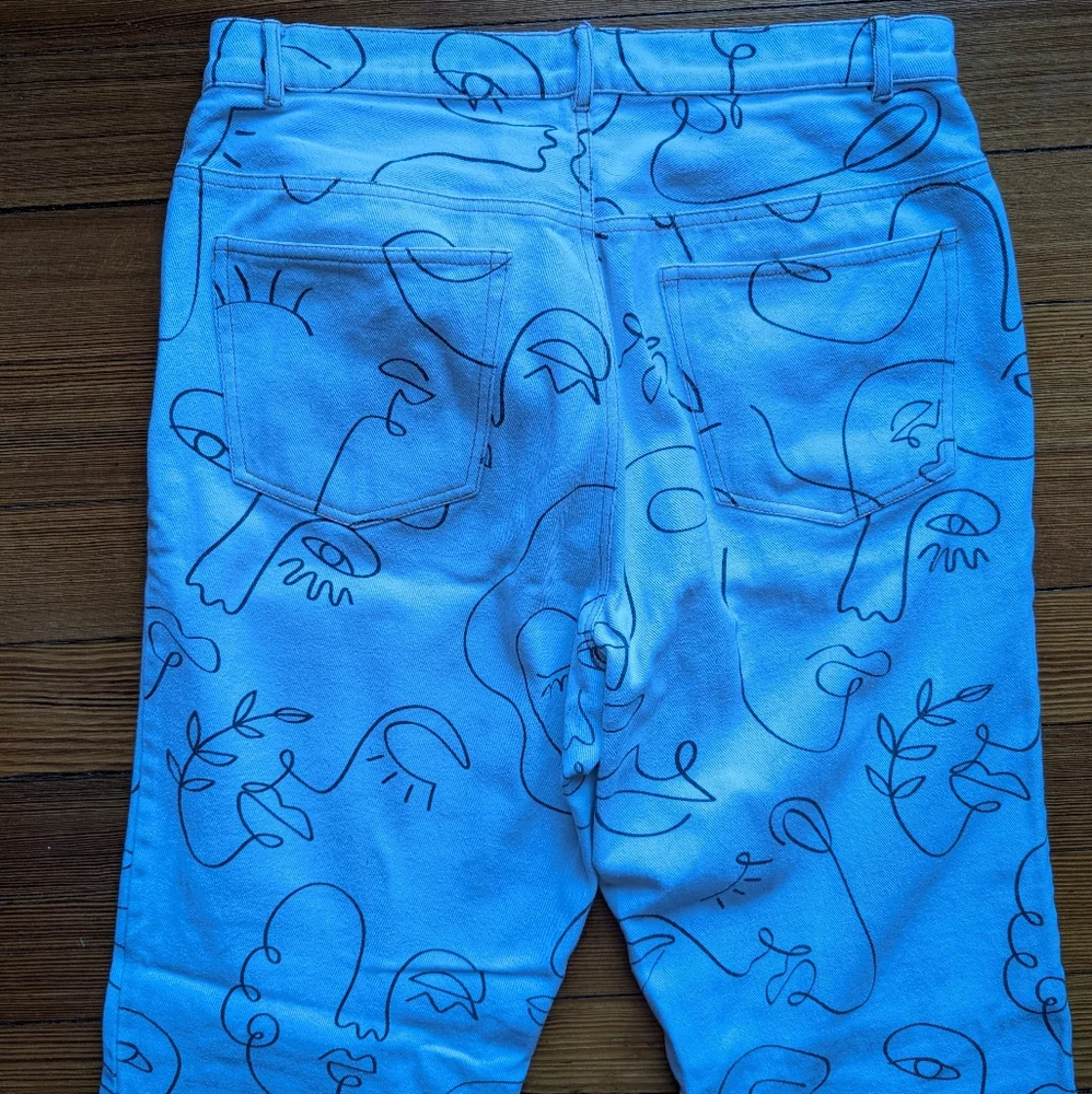 Abstract Face Print White Jeans - Picture 11 of 12